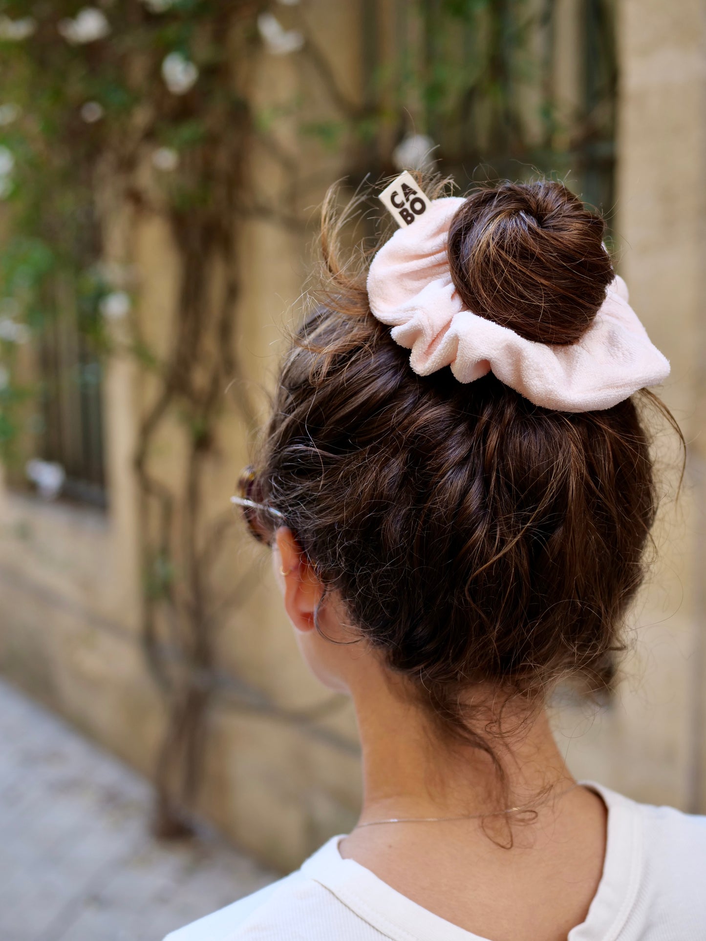 Chouchou rose en coton éponge biologique, confectionné avec les chutes.