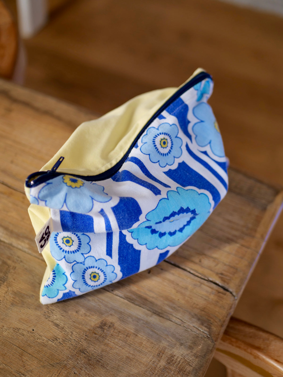 trousse plate rayé bleu/fleurs