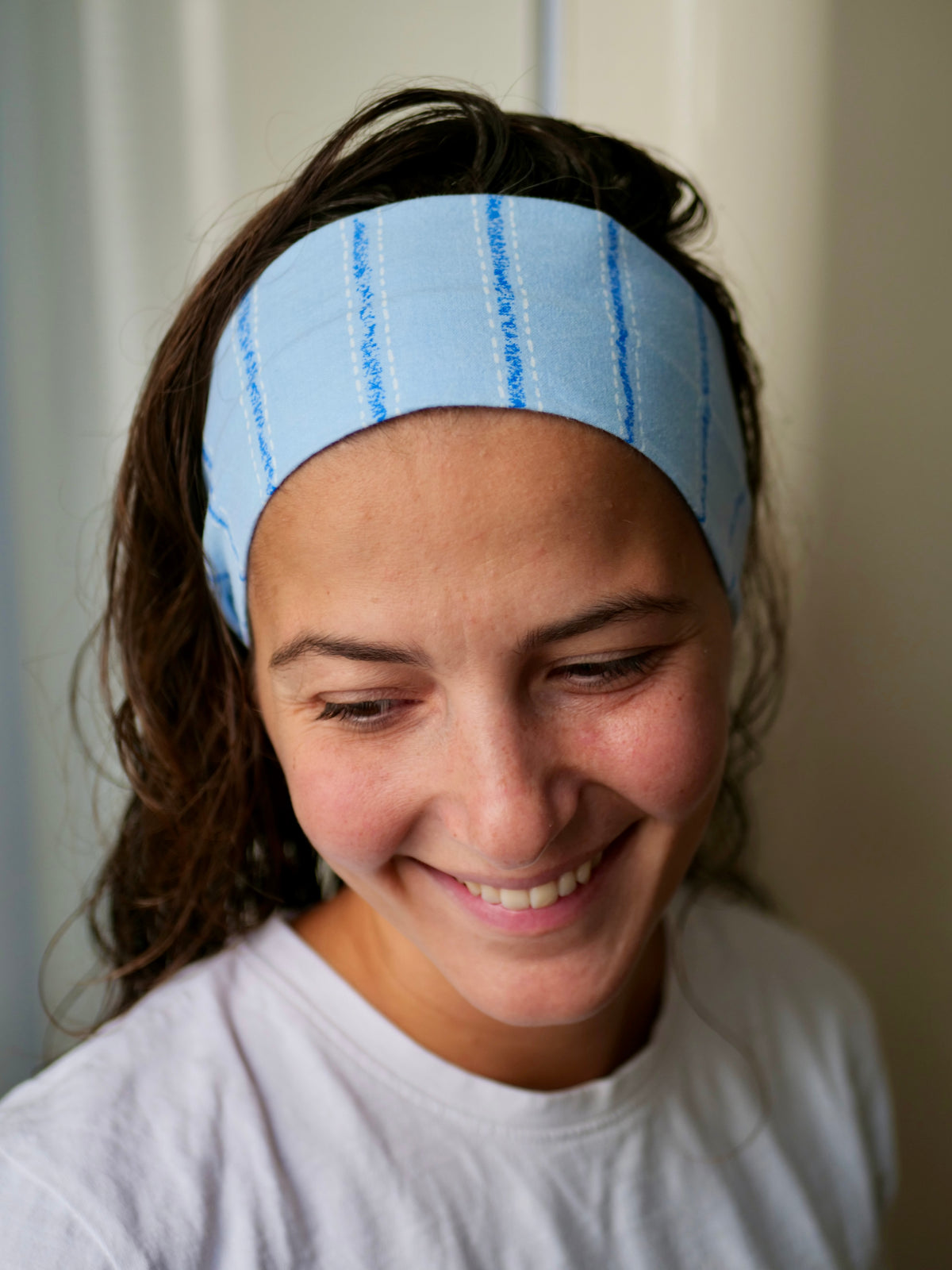 bandeau upcyclé, rayures irrégulières bleues