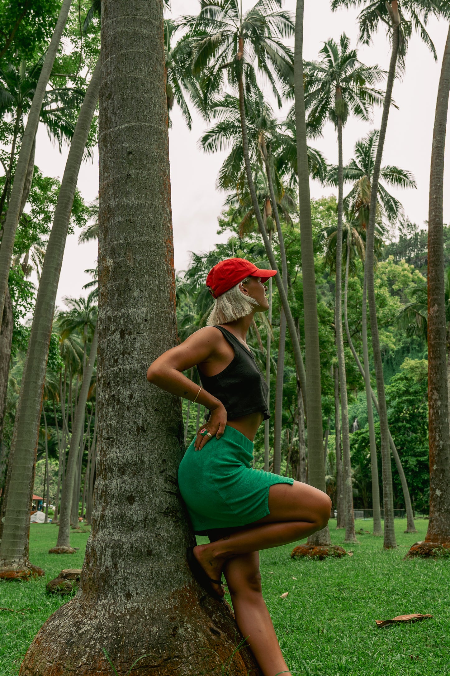 jupe courte verte en éponge bio, vue de côté