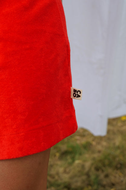 robe rouge avec col rond en coton éponge bio, focus étiquette